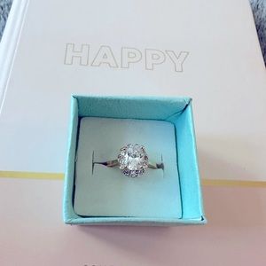 NWT Beautiful Crystal Halo Ring
